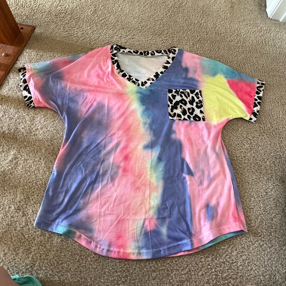 Tie-dye leopard print t-shirt